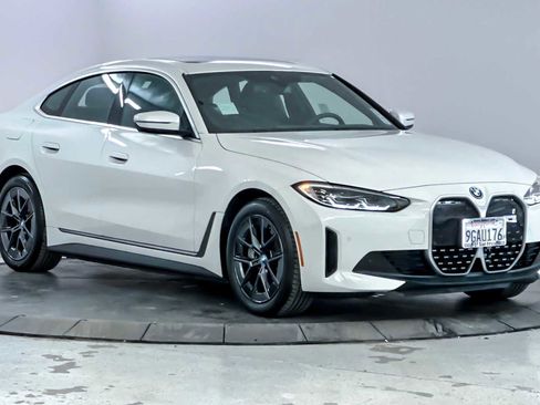 Used 2023 BMW i4 eDrive35 w/ Premium Package image 9