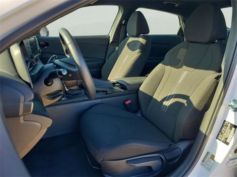 Used 2025 Hyundai Elantra Sport image 15