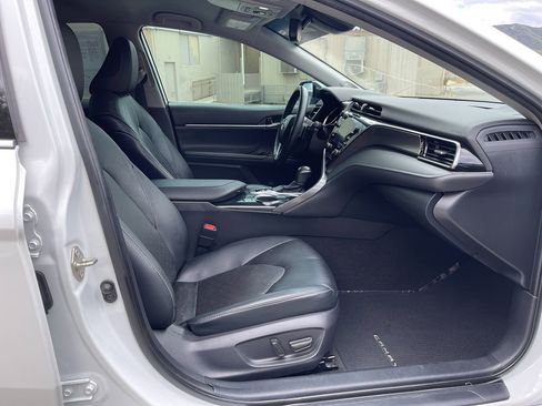 Used 2020 Toyota Camry XSE w/ Navigation Package FWD image 21