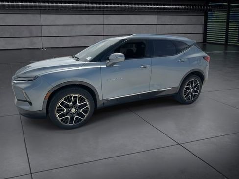 Used 2023 Chevrolet Blazer Premier w/ Driver Confidence II Package FWD image 4