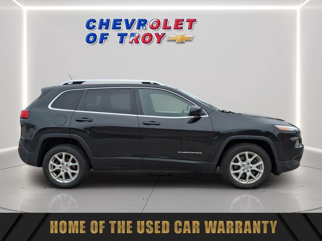 Used 2015 Jeep Cherokee Latitude w/ Cold Weather Group FWD image 10