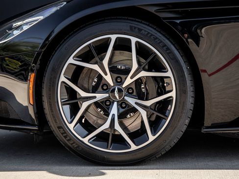 Used 2019 Aston Martin DB11 Volante RWD image 14