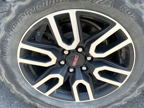 Used 2021 GMC Yukon AT4 w/ AT4 Premium Package AWD/4WD image 14