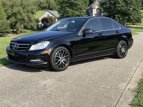 Used 2013 Mercedes-Benz C 300 4MATIC Sedan image 1