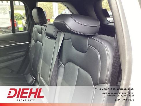 Used 2025 Jeep Grand Cherokee Limited w/ Black Appearance Package AWD/4WD image 14