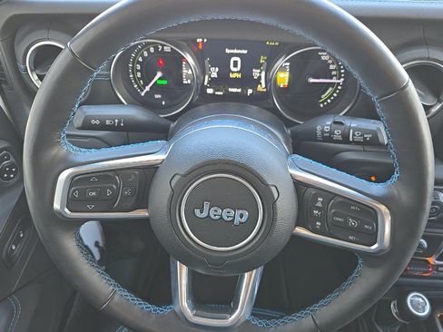 Used 2022 Jeep Wrangler Unlimited Rubicon 4xe w/ Cold Weather Group AWD/4WD image 8