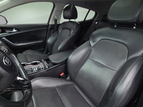 Used 2019 Kia Stinger Premium image 18