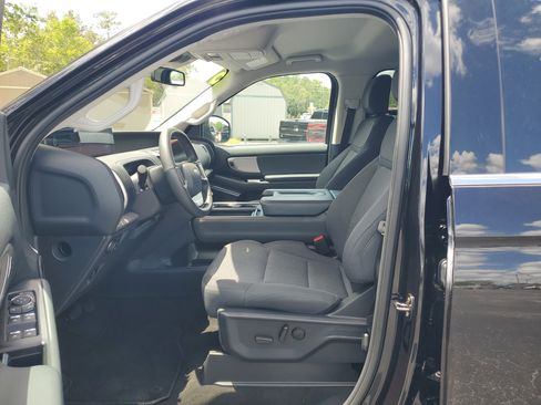 Used 2025 Ford Expedition Active AWD/4WD image 14
