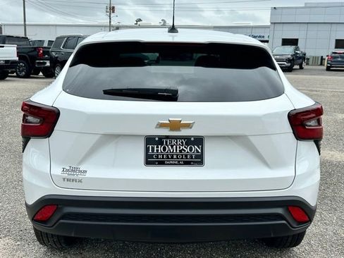 New 2026 Chevrolet Trax LS w/ LS Convenience Package image 3