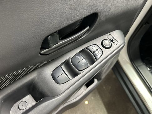 Used 2020 Nissan Kicks S image 23