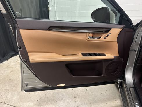 Used 2017 Lexus ES 350 w/ Navigation System Package image 14