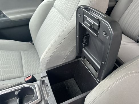 Used 2016 Toyota Tacoma SR5 RWD image 26