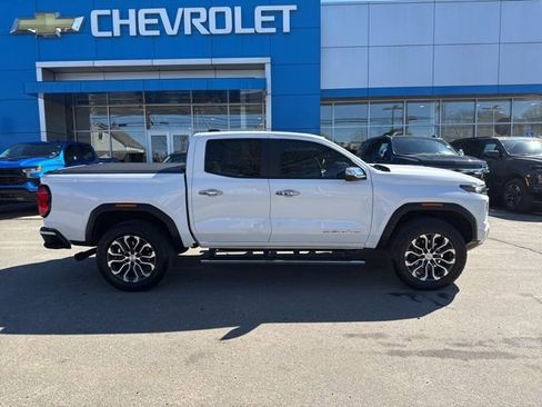 Used 2024 GMC Canyon Denali image 5