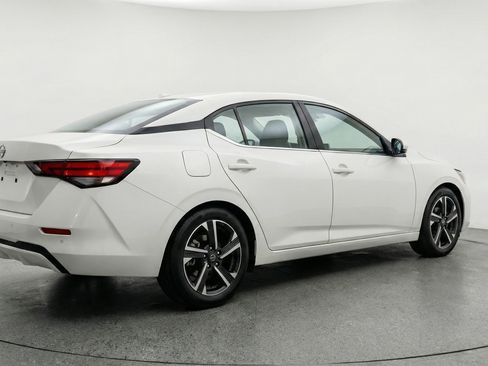 Used 2025 Nissan Sentra SV image 9