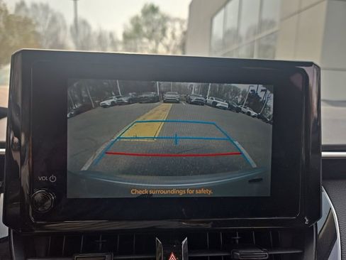 Used 2024 Toyota Corolla LE image 4