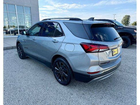 Used 2023 Chevrolet Equinox RS image 2