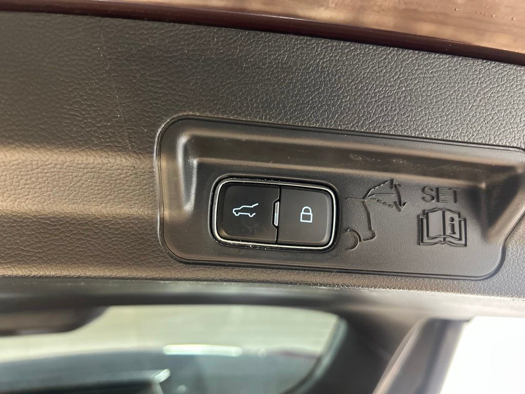 Used 2022 Ford Explorer Platinum w/ Equipment Group 601A AWD/4WD image 40