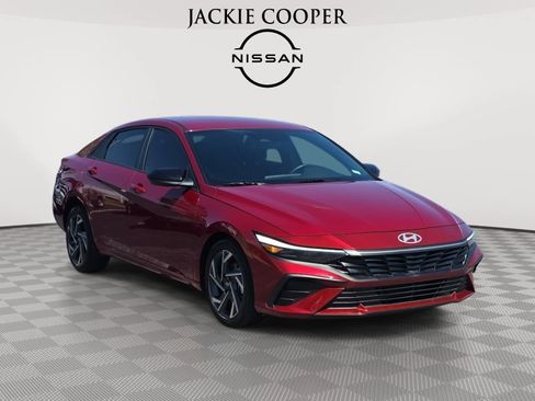 Used 2025 Hyundai Elantra Sport FWD image 3