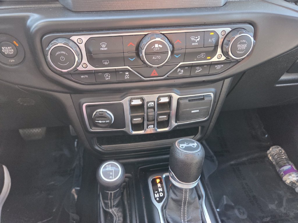 Used 2019 Jeep Wrangler Unlimited Sahara w/ Safety Group AWD/4WD image 17