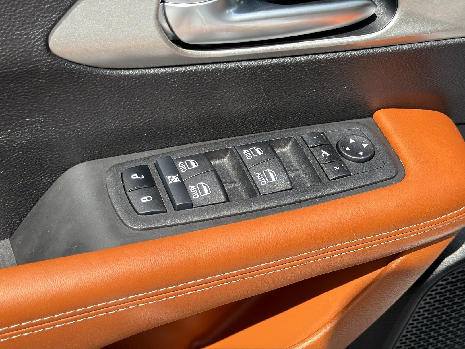 Used 2024 Chrysler Pacifica Pinnacle FWD image 10