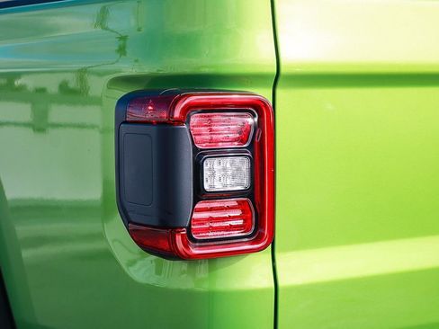 New 2025 Jeep Gladiator Mojave image 10