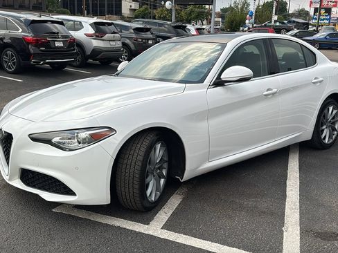 Used 2018 Alfa Romeo Giulia AWD image 7
