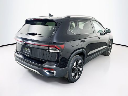 Used 2025 Volkswagen Taos SE image 9