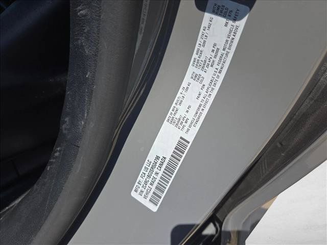 Used 2025 Chrysler Pacifica Select FWD image 24
