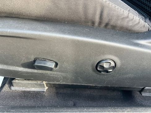 Used 2015 Dodge Challenger SXT image 13