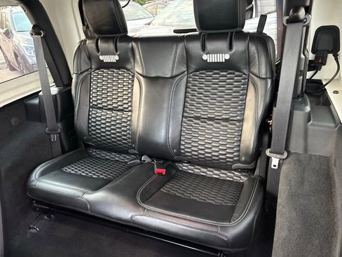 Used 2021 Jeep Wrangler Sport S image 13