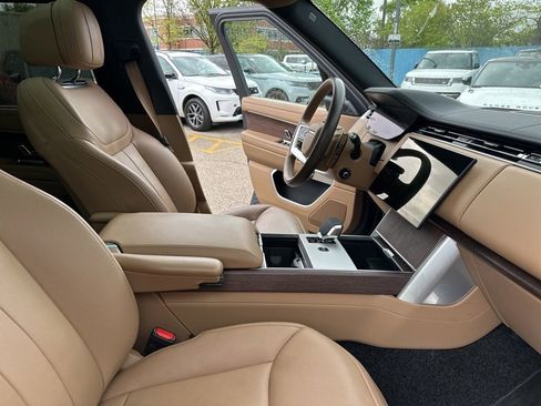 Used 2025 Land Rover Range Rover SE AWD/4WD image 14