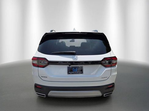 Used 2025 Honda Pilot Touring image 4