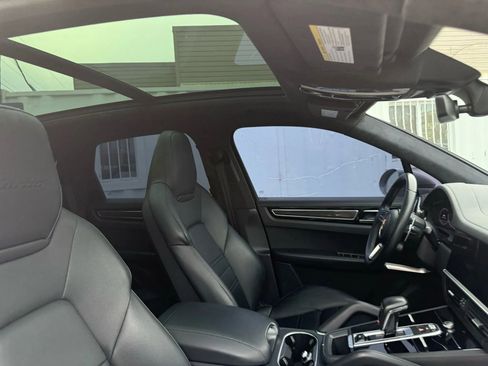Used 2023 Porsche Cayenne Turbo w/ Premium Package Plus image 32