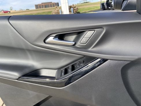 Used 2025 Chevrolet Equinox LT image 45