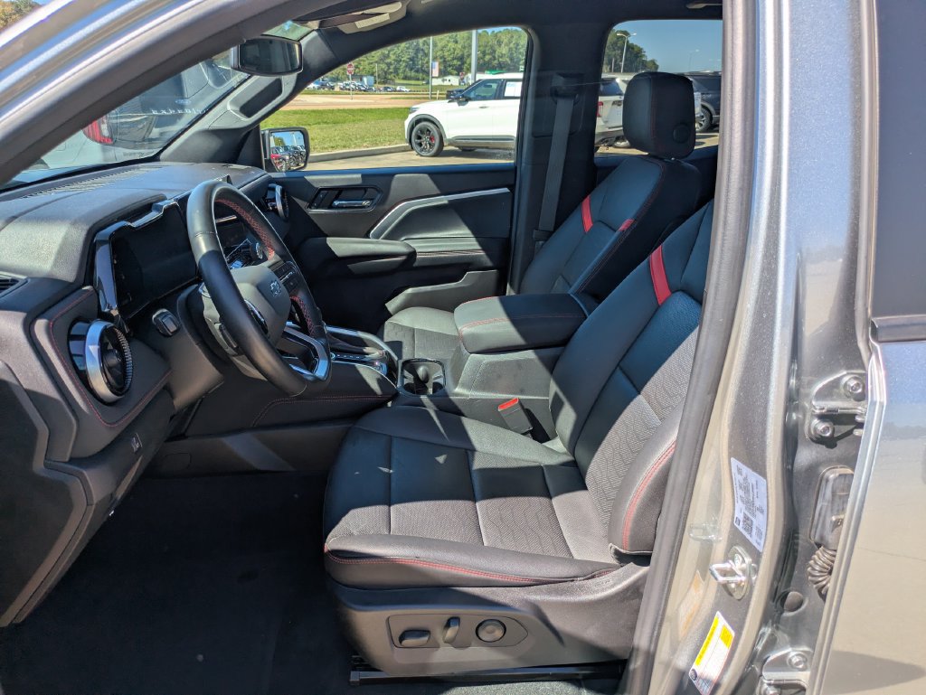 Used 2023 Chevrolet Colorado Z71 w/ Z71 Convenience Package 2 AWD/4WD image 5