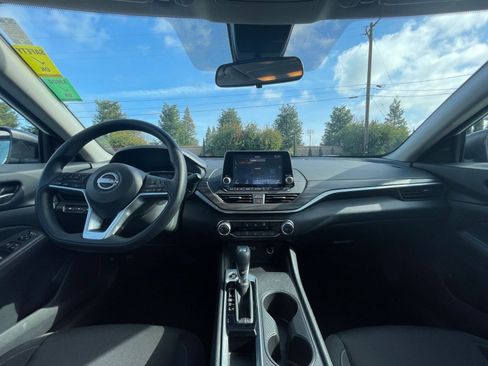 Used 2025 Nissan Altima 2.5 SV image 28