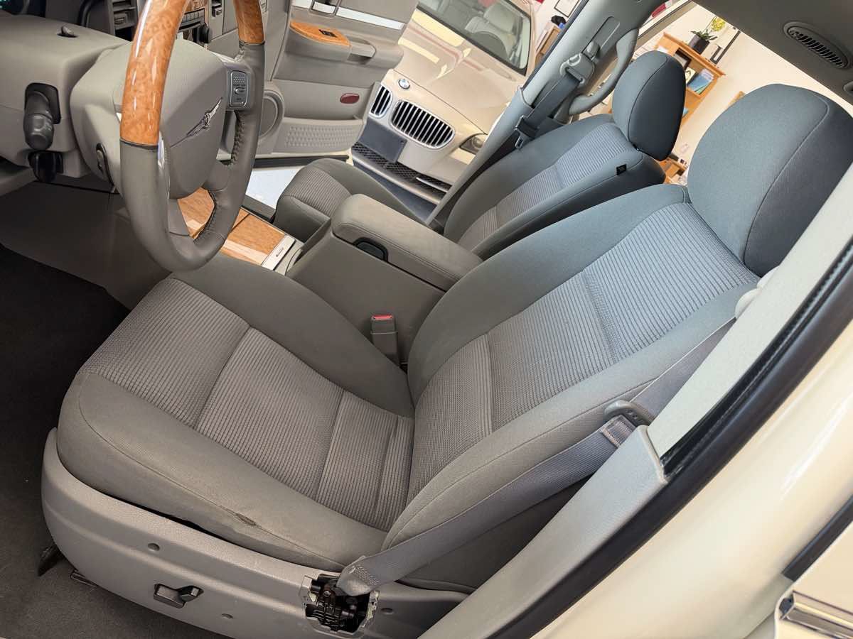Used 2007 Chrysler Aspen Limited RWD image 17