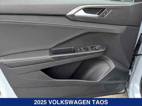 New 2025 Volkswagen Taos SE FWD image 10