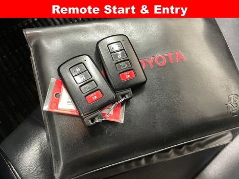 Used 2017 Toyota Highlander XLE AWD/4WD image 8