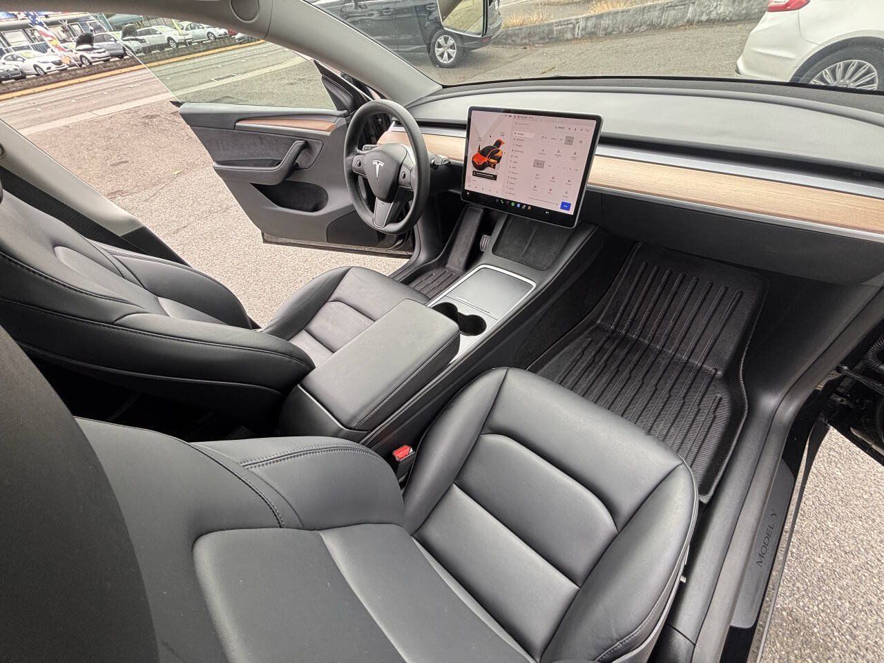 Used 2024 Tesla Model Y Long Range AWD/4WD image 23