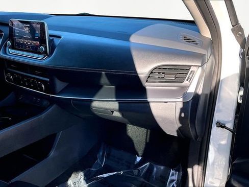 Used 2024 Nissan Rogue S image 18