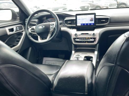 Used 2021 Ford Explorer XLT w/ Equipment Group 202A AWD/4WD image 29