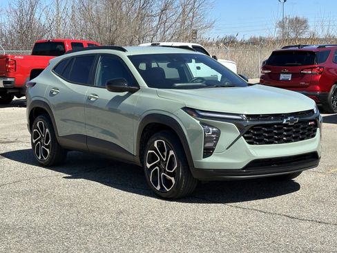 Certified 2024 Chevrolet Trax RS w/ Driver Confidence Package image 6