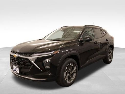 New 2026 Chevrolet Trax LT w/ LT Convenience Package FWD image 5