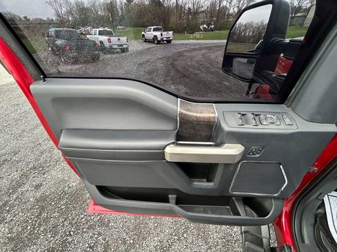 Used 2022 Ford F250 Lariat w/ Black Appearance Package image 10