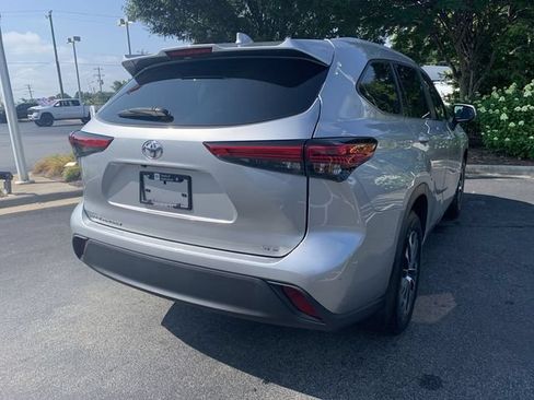 Used 2023 Toyota Highlander XLE FWD image 8