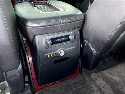 Used 2013 Cadillac Escalade Luxury image 34