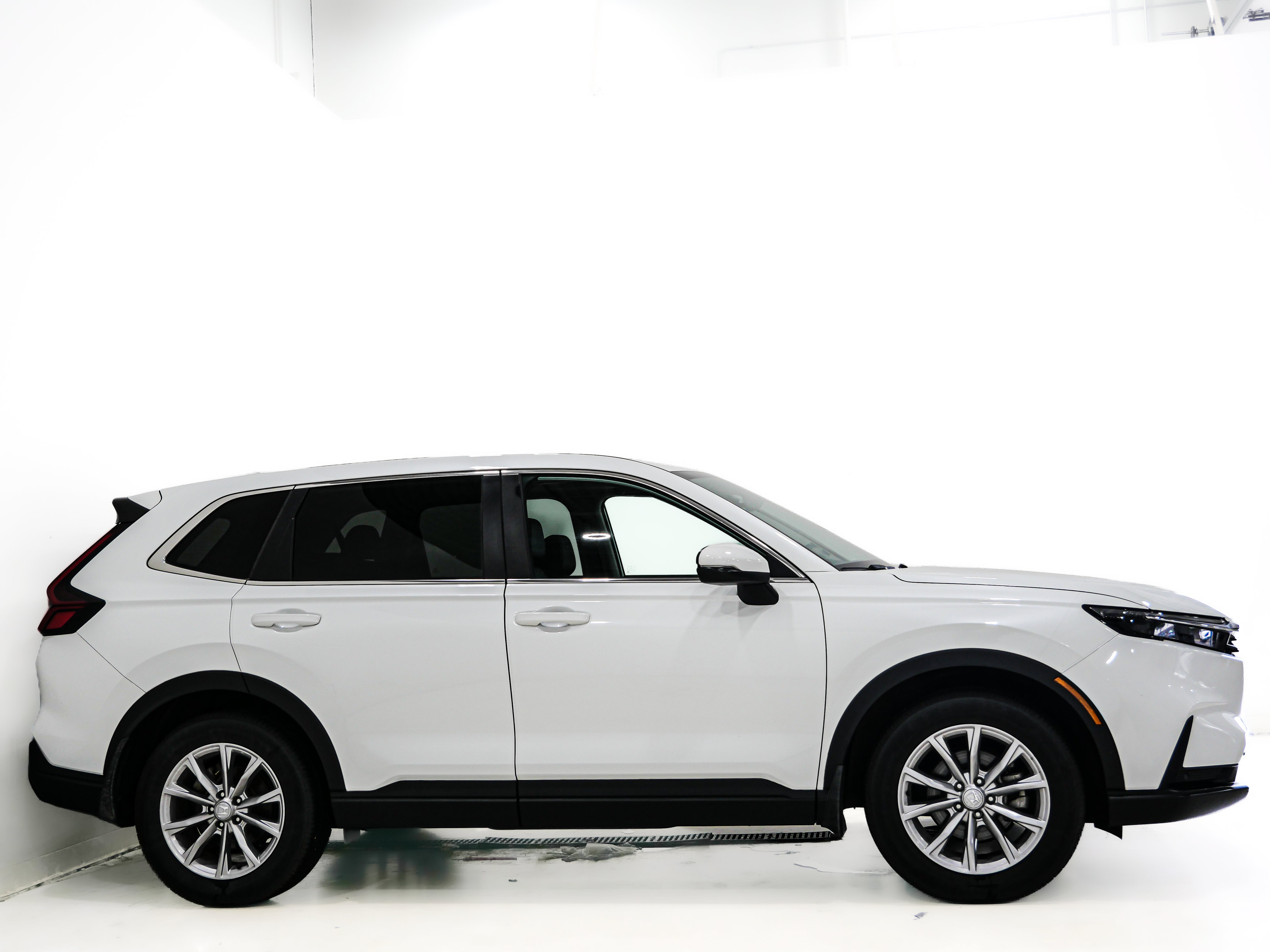 Used 2023 Honda CR-V EX-L image 5