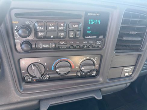 Used 2000 Chevrolet Silverado 2500 LS AWD/4WD image 16