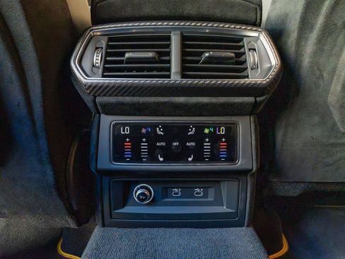 Used 2024 Lamborghini Urus Performante AWD/4WD image 34